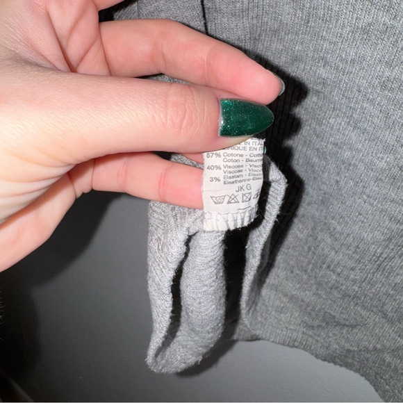 BRANDY MELVILLE | Grey Crop Top Size Medium - Picture 4 of 4